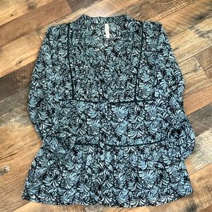 Women’s lightweight tiered blouse